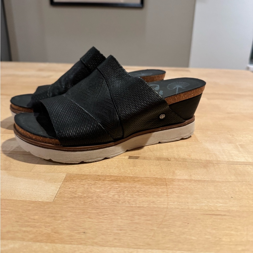 Earth Spirit Black and White Mules with Crisscross Straps